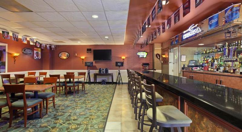 Ramada By Wyndham San Diego National City Exterior foto